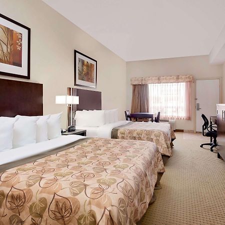 Ramada By Wyndham Lac La Biche Exteriér fotografie