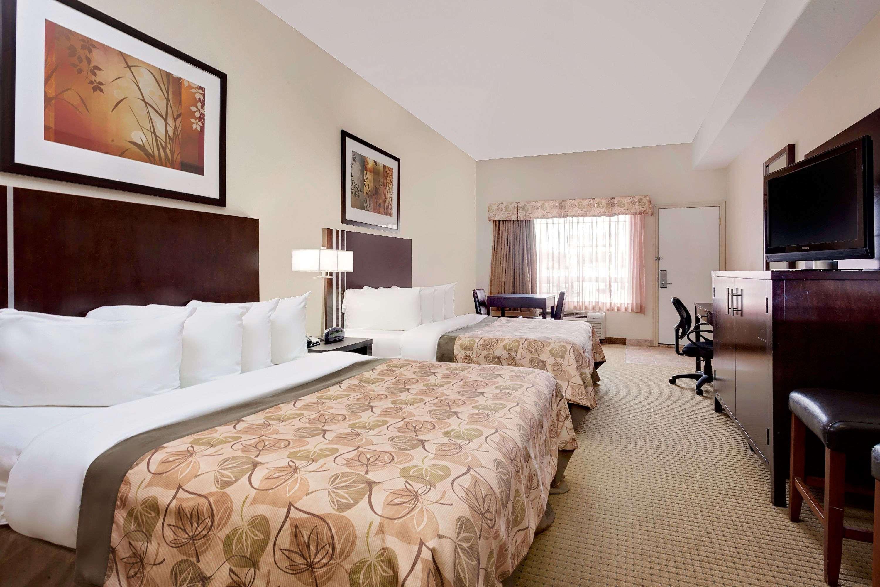Ramada By Wyndham Lac La Biche Exteriér fotografie