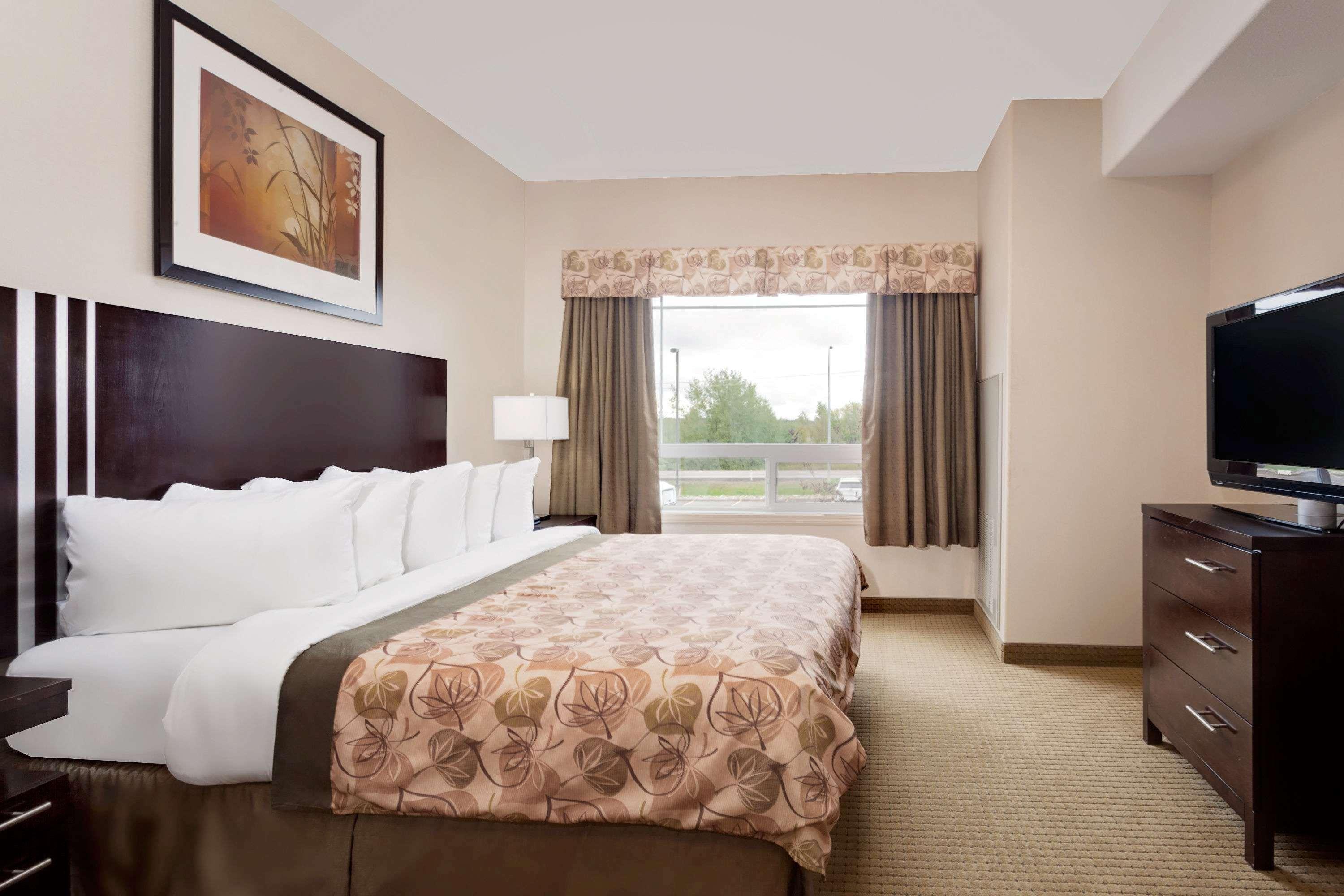 Ramada By Wyndham Lac La Biche Exteriér fotografie