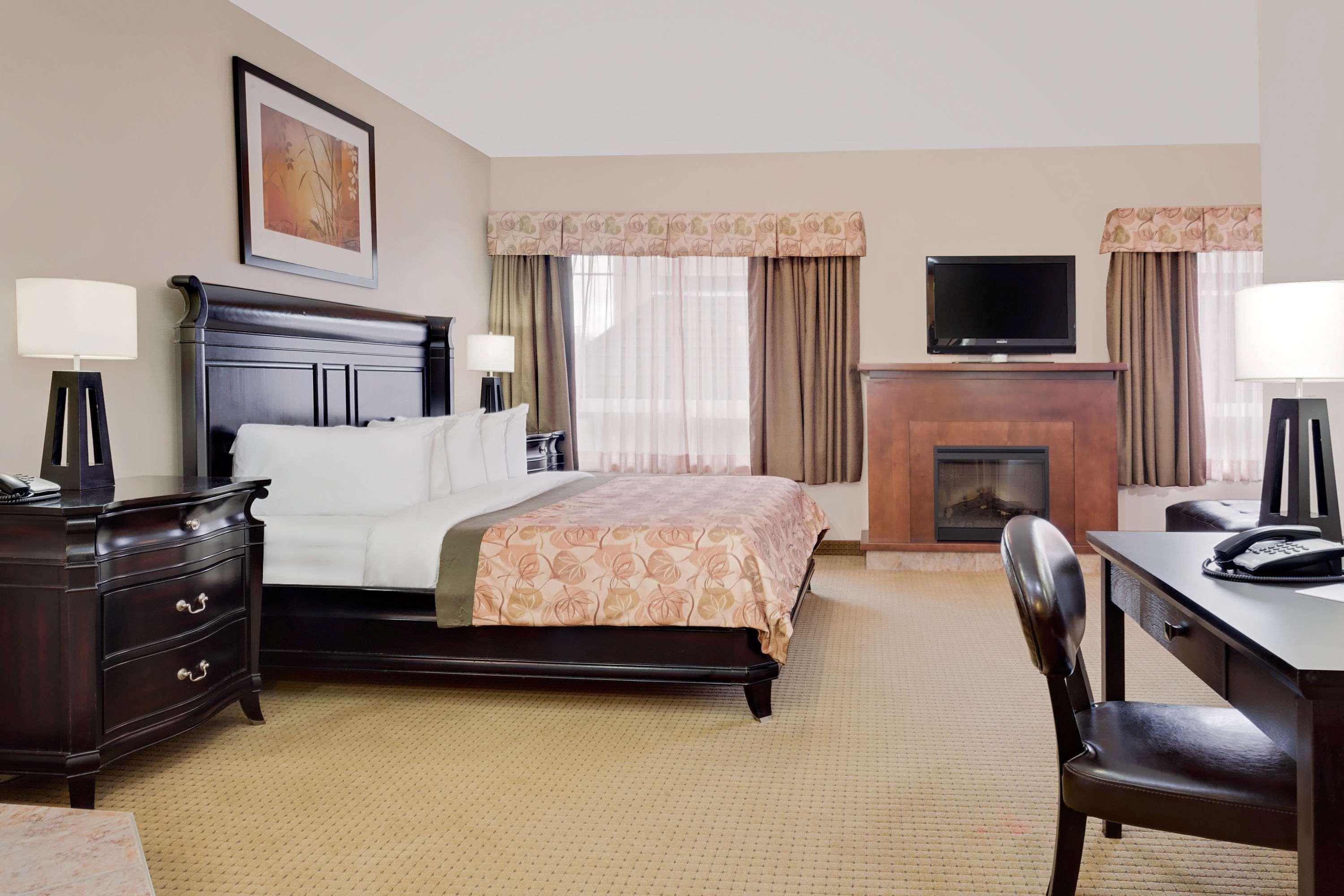 Ramada By Wyndham Lac La Biche Exteriér fotografie