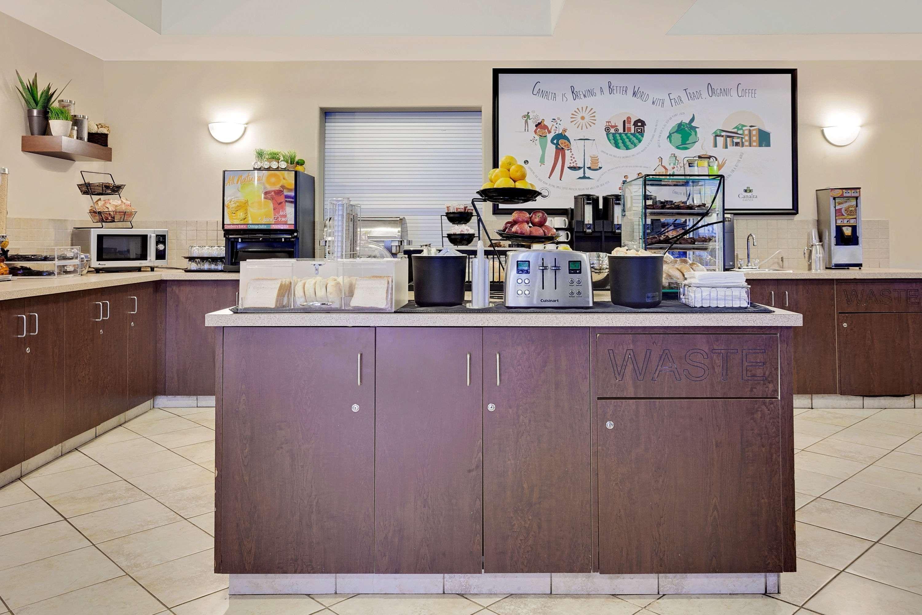 Ramada By Wyndham Lac La Biche Exteriér fotografie