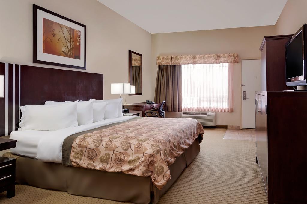 Ramada By Wyndham Lac La Biche Exteriér fotografie