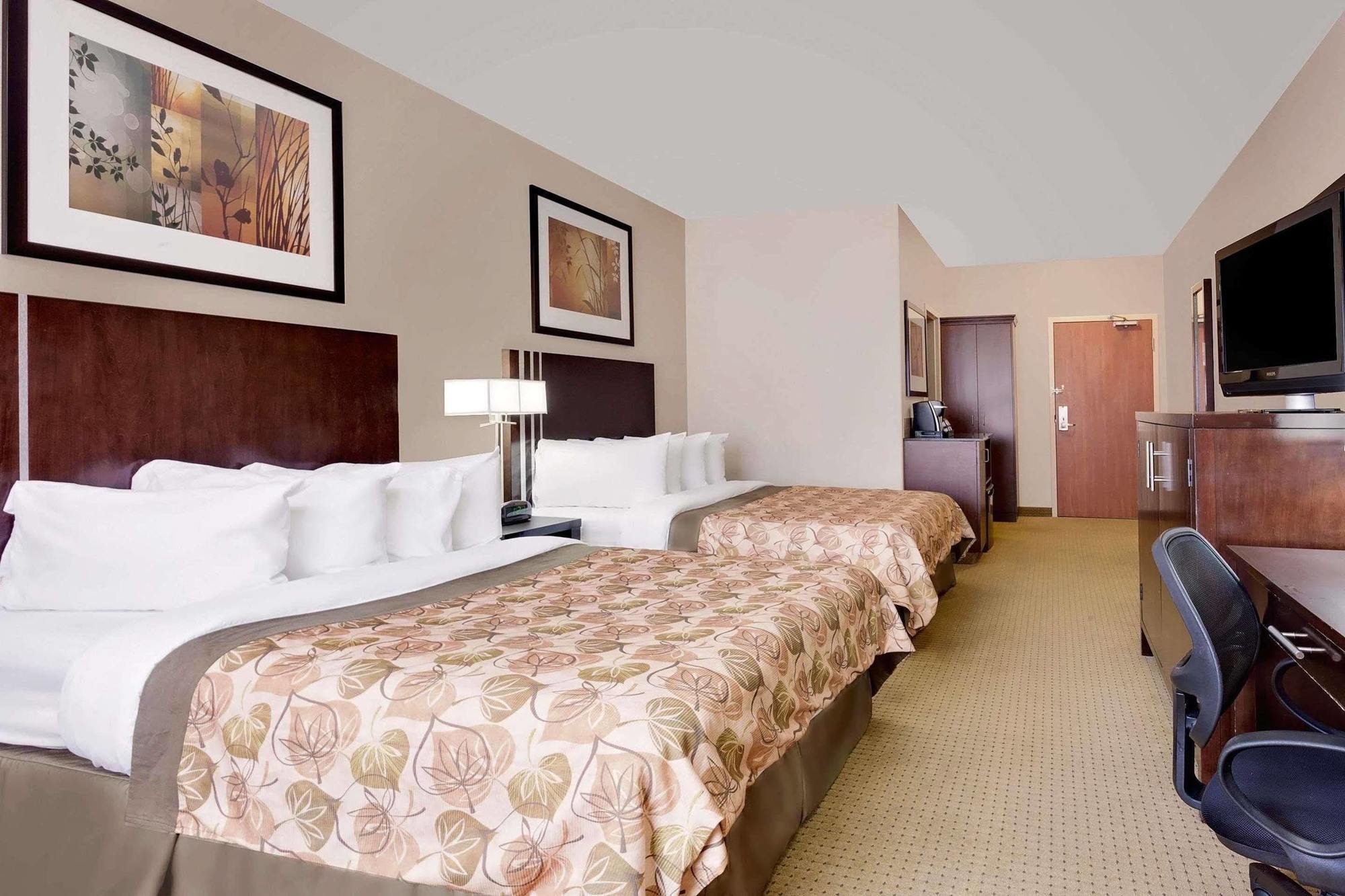Ramada By Wyndham Lac La Biche Exteriér fotografie