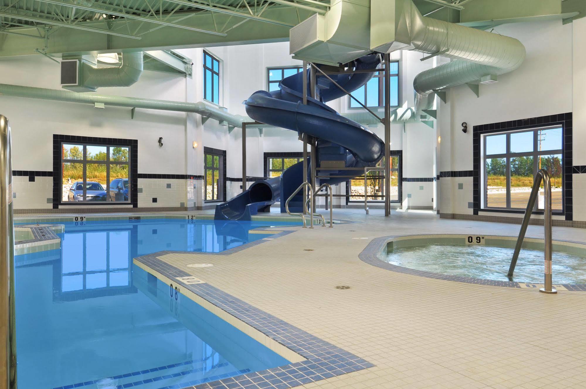 Ramada By Wyndham Lac La Biche Exteriér fotografie
