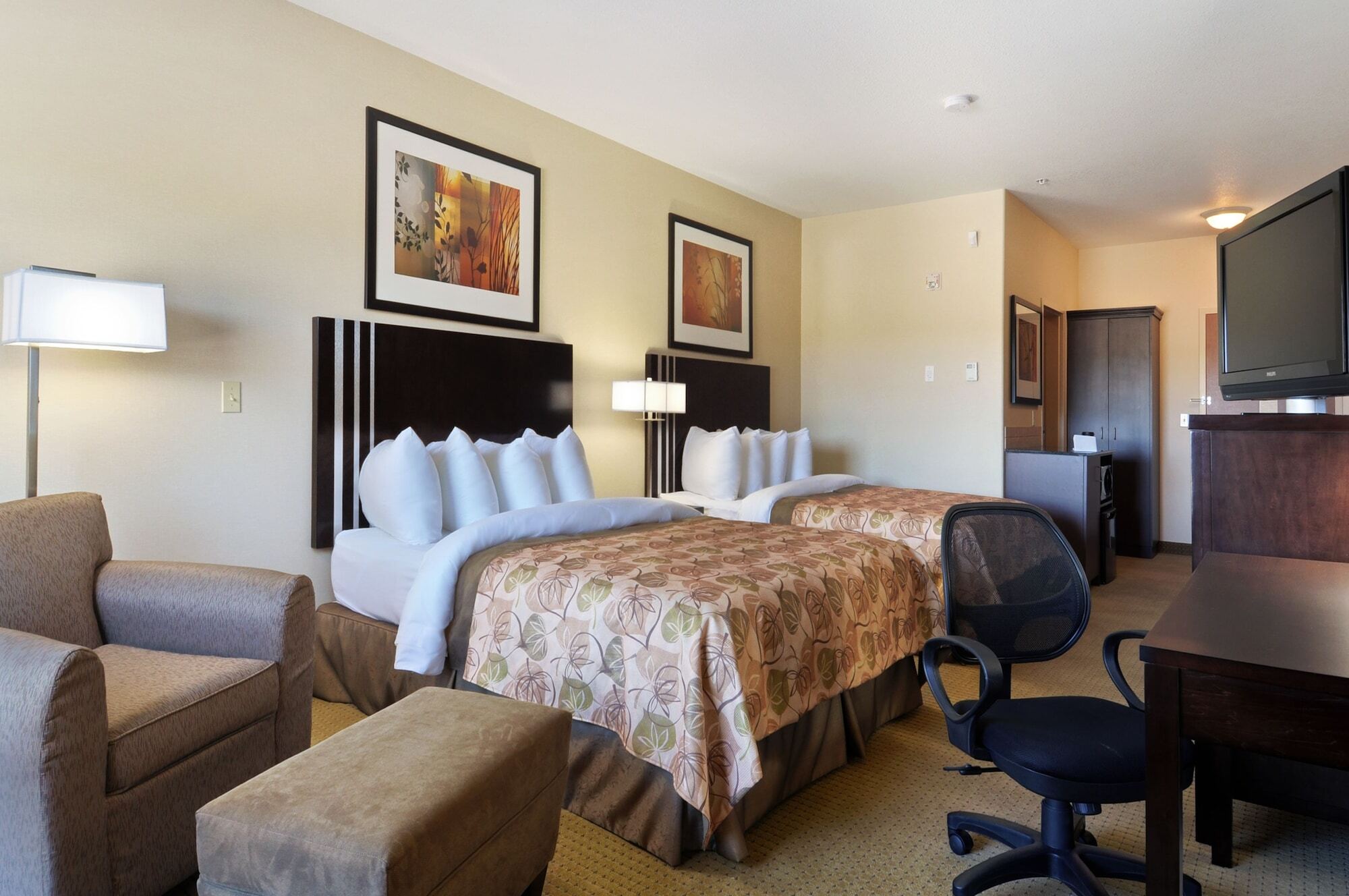 Ramada By Wyndham Lac La Biche Exteriér fotografie
